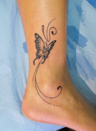 Тату бабочка на щиколотке
