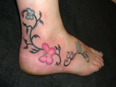 Радужная тату на щиколотке