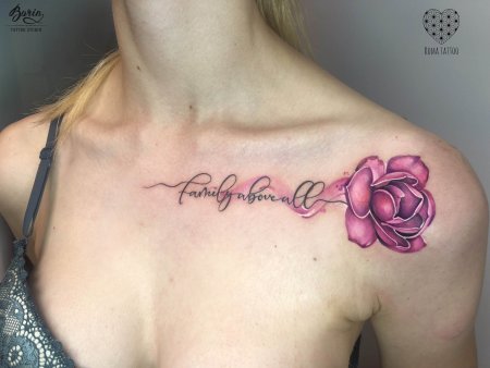 Татуировка на ключице для девушек