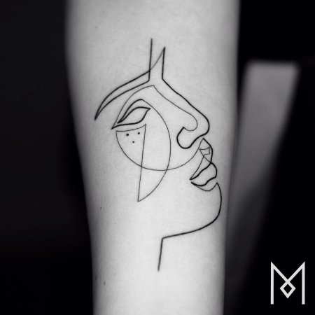 Тату одной линией