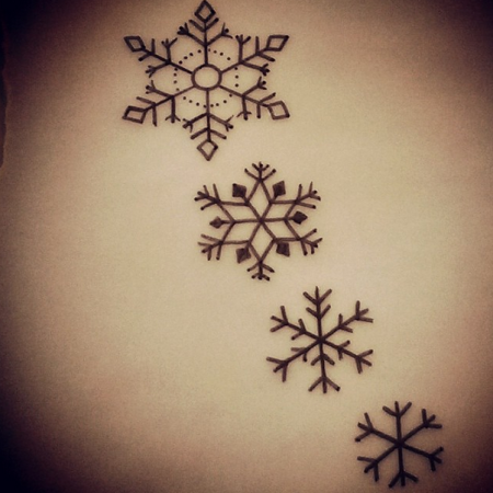 Новогодние тату хной