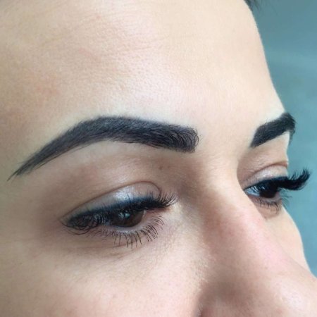 Татуаж черных бровей