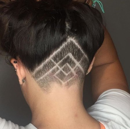 Узоры на бритом затылке