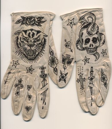 Перчатки с татуировками