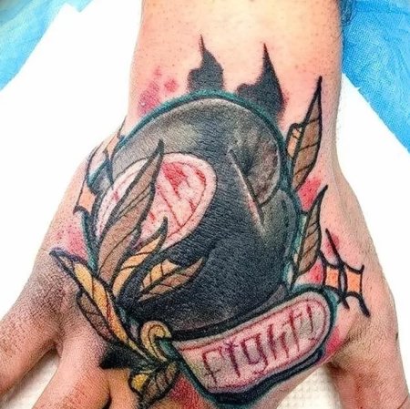 Тату на кисть боксерские перчатки