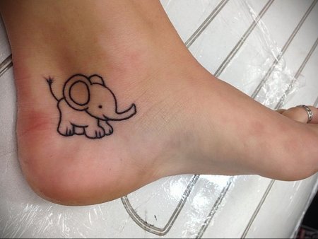 Маленькие тату на стопе