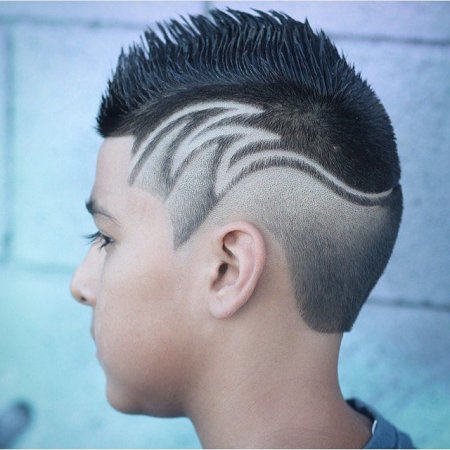 Модельная стрижка с рисунком