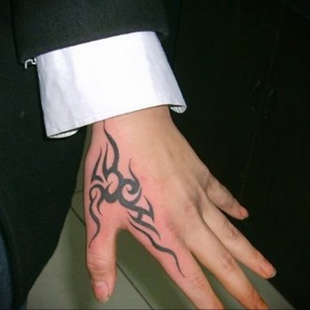 Тату трайбл на кисти мужские
