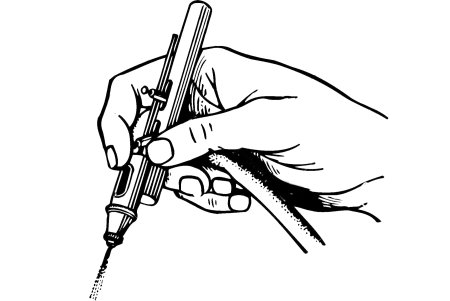 Тату машинка в руке