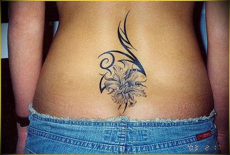 Маленькие женские тату на пояснице