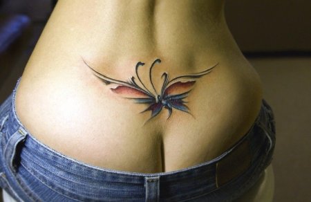 Тату на пояснице