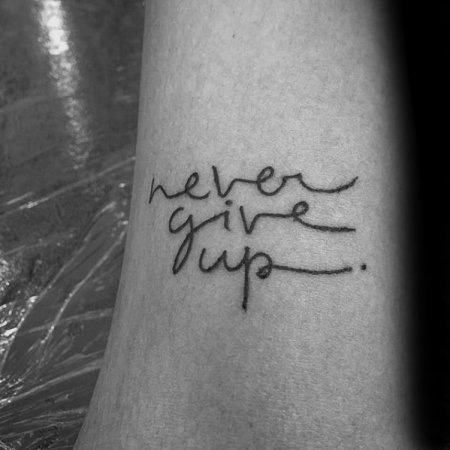 Never give up тату на спине