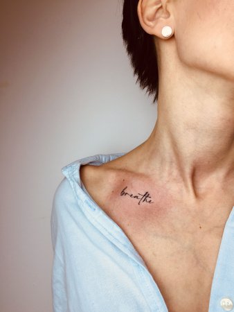 Татухи на ключице женские