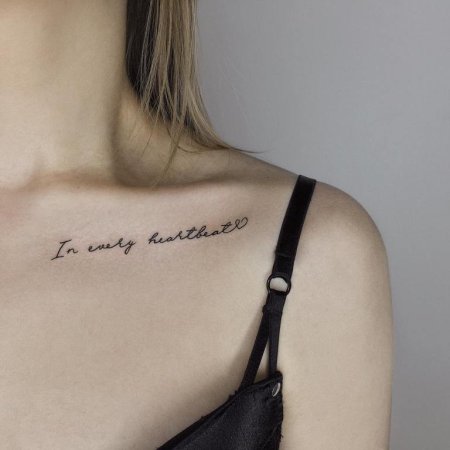 Надписи на двух ключицах тату