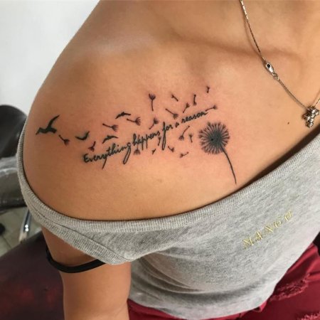 Тату надпись на ключице