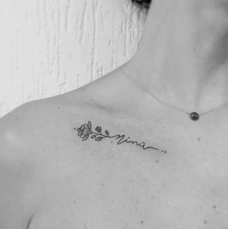 Тату надпись на ключице