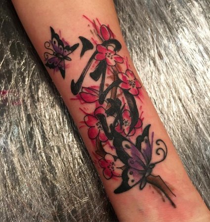 Тату на руке для девушек