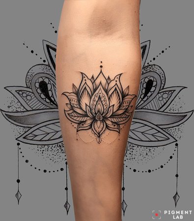 Тату Лотос на руке