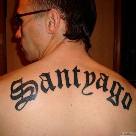 Тату на спине для девушек надписи