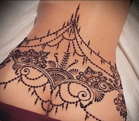 Тату хной на пояснице