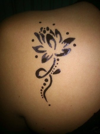 Узоры хной на теле легкие