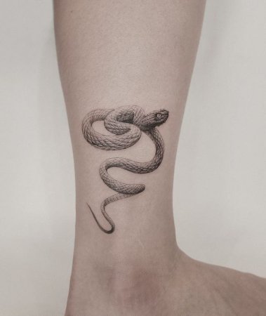 Тату змеи для девушек