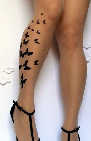 Тату на икре ноги у девушки красивая