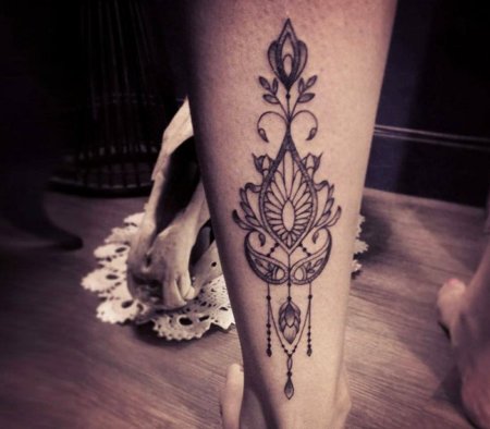 Тату Мандала Лотос на ноге