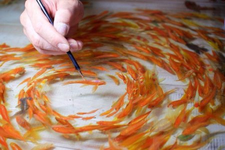 Японский художник Riusuke Fukahori рисует трехмерных золотых рыбок