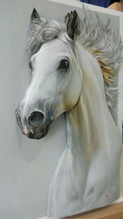 Белая лошадь акрилом