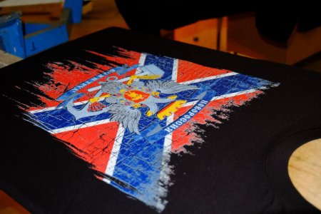 Трафаретная печать на футболках