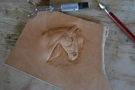 Тиснение на коже конь