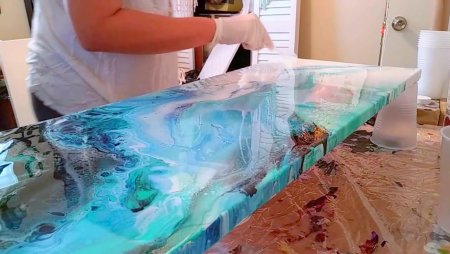 Рисование жидким акрилом на холсте