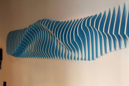 Объемные линии на стене