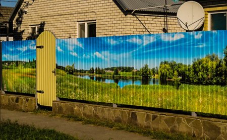 Украсить забор из профнастила