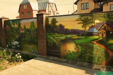 Разрисованный забор