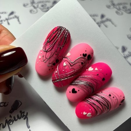 Маникюр с паутинкой