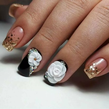 Маникюр с лепкой