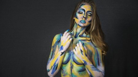 Софья Таюрская бодиарт