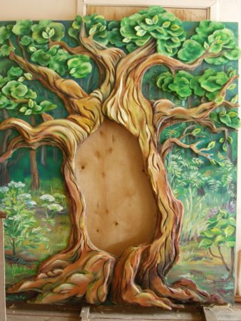 Дерево с дуплом декорации