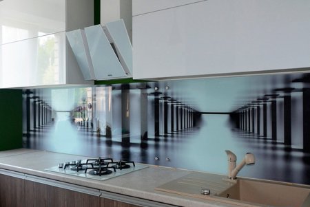 Кухонный фартук из стекла
