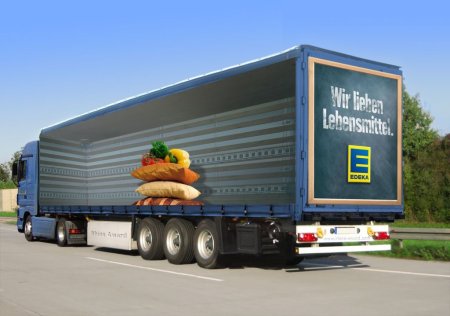 Реклама на тентах грузовиков