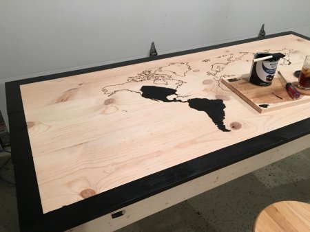 Карта мира на столешнице