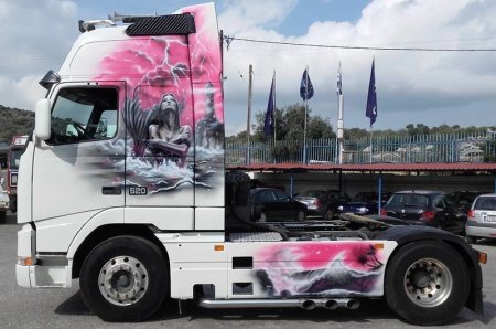 Фура вектор вид сбоку