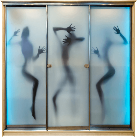 Шкаф с силуэтом девушки