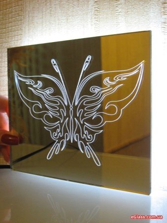 Лазерная гравировка на стекле