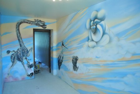 Аэрография на стене в квартире