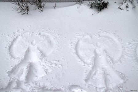 Снежный ангел на снегу