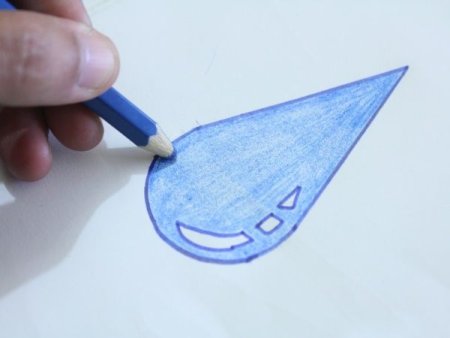 Капля на бумаге нарисованная