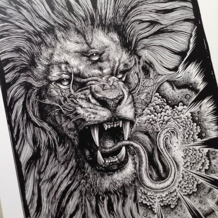 Лев карандашом